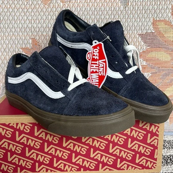 Vans Men’s Old Skool
Hairy Suede Dark Navy
VN0005UADNV
Sneakers - Picture 6 of 16